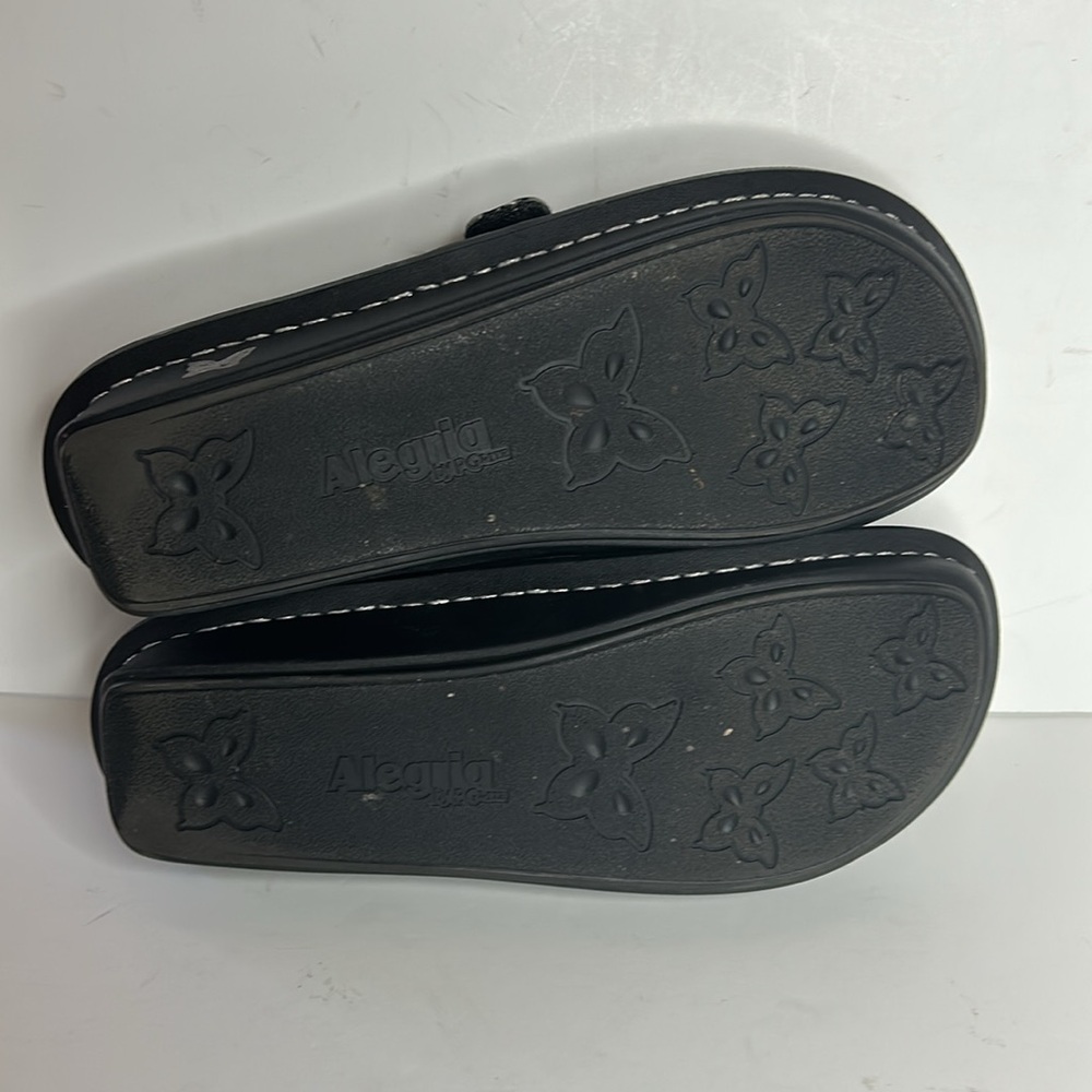 Alegria Feliz Mary Jane Shoes in Painterfly Design - Picture 11 of 14